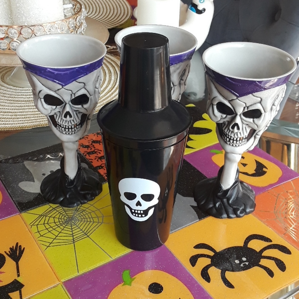 Halloween skull drink set